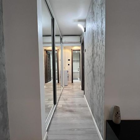 Elegant & Silver Luxury Apartament Craiova Kültér fotó