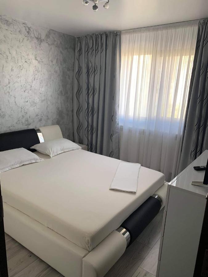 Elegant & Silver Luxury Apartament Craiova Kültér fotó